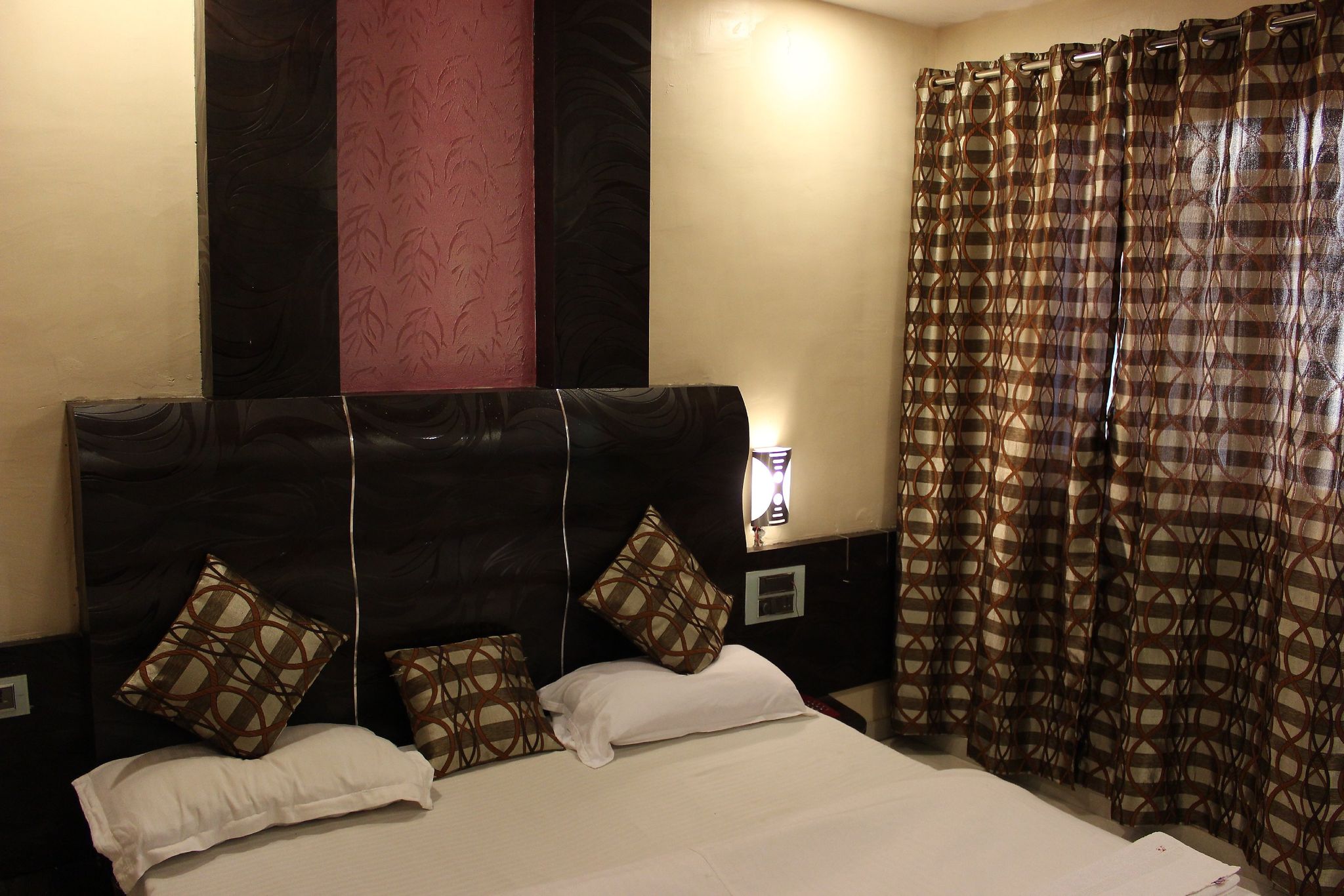 Deluxe A/C Room