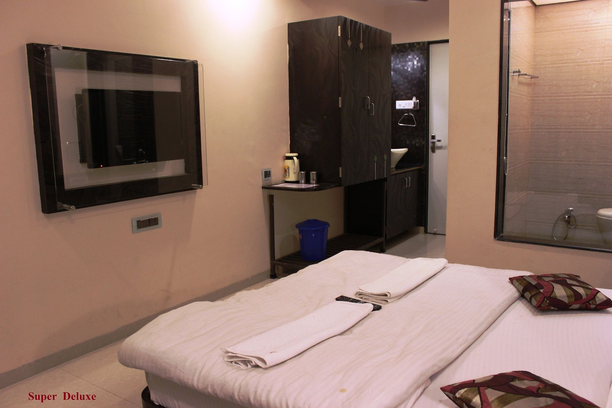 Deluxe A/C Room