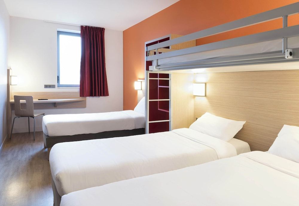 B&B HOTEL Laval Ouest Room, Multiple Beds (Quadruple) 2