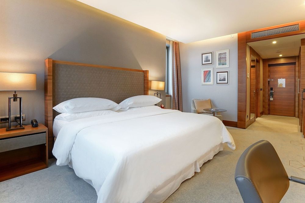 Junior Room, 1 King Bed, Harbor View