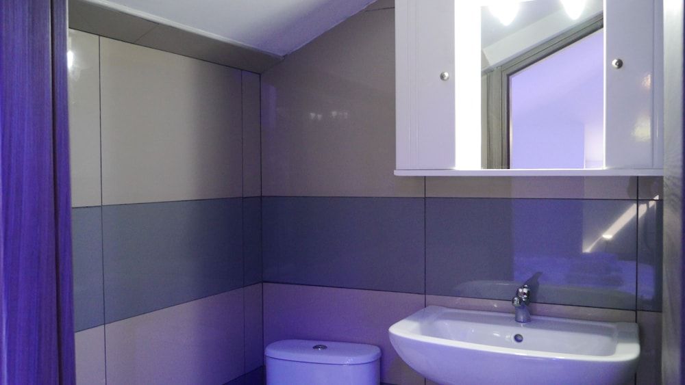 Blue Sky Apartments Attic with Mountain View 4