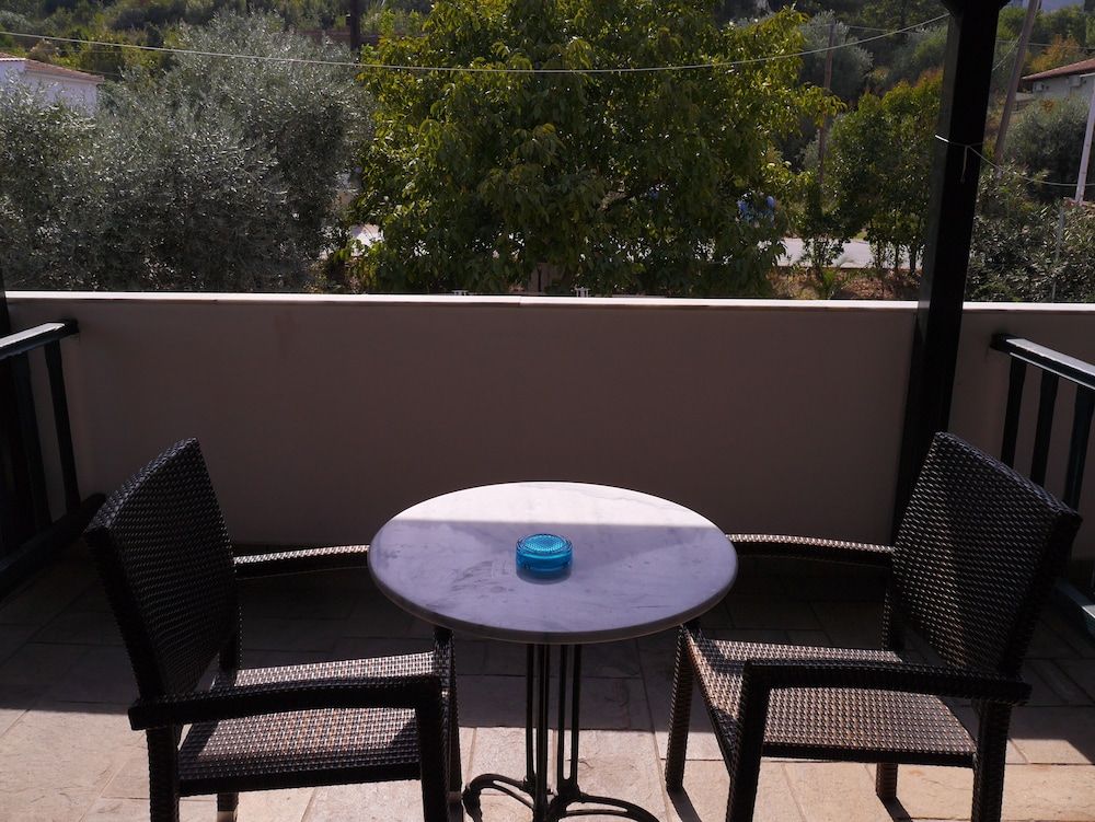 Blue Sky Apartments Standard Studio with Garden View 7