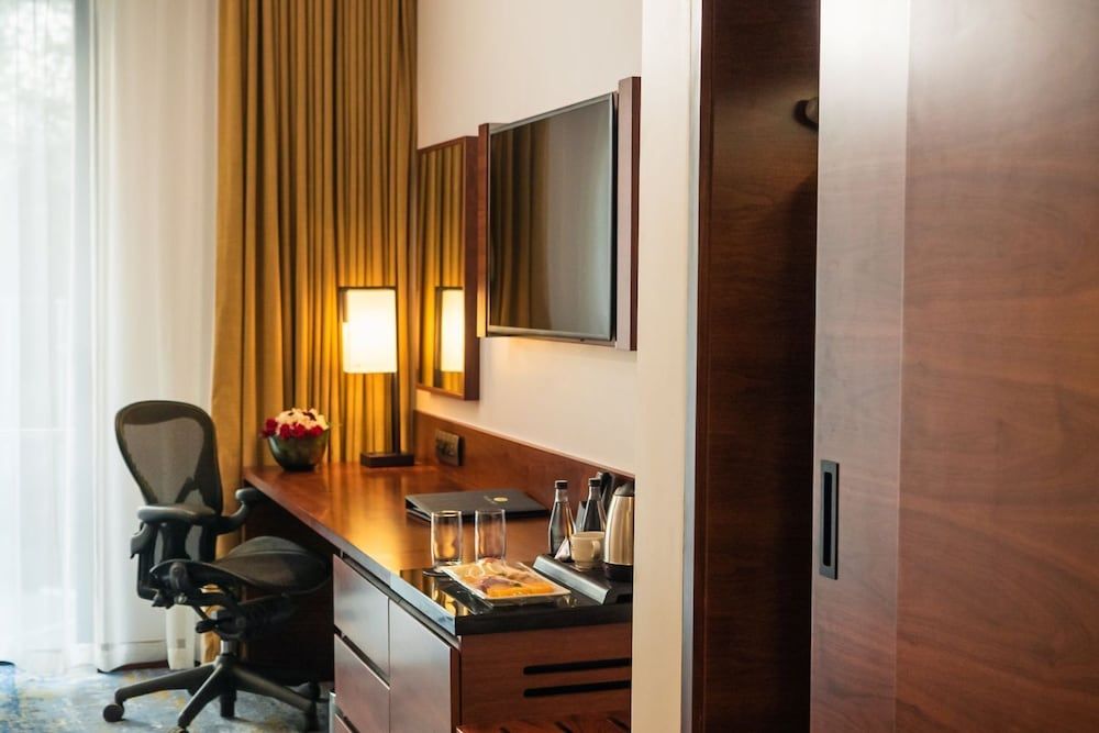 Malawi Sun Hotel & Conference Centre Executive Room 8