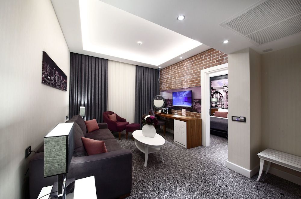 Montania Special Class Hotel Suite 8