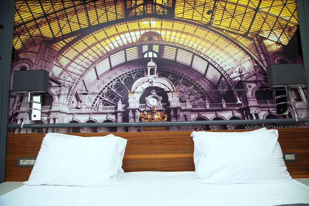 Montania Special Class Hotel Deluxe Room, City View