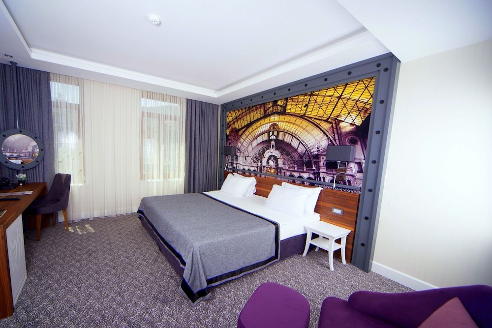 Montania Special Class Hotel Deluxe Room, City View 2