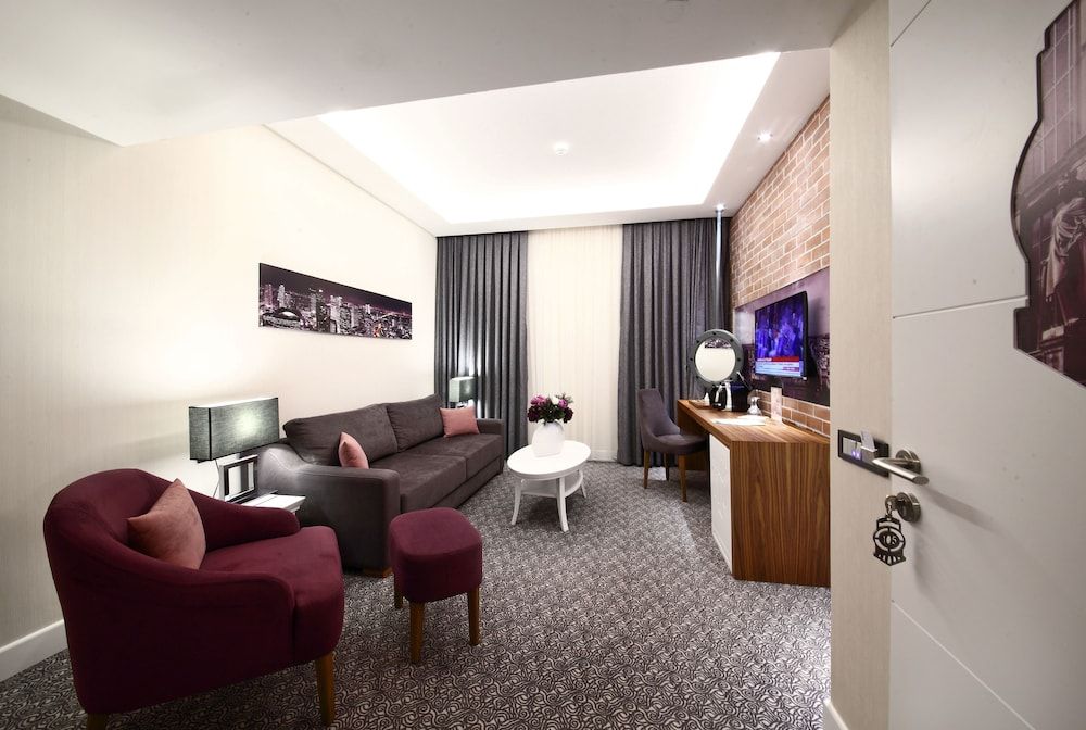 Montania Special Class Hotel Suite 9