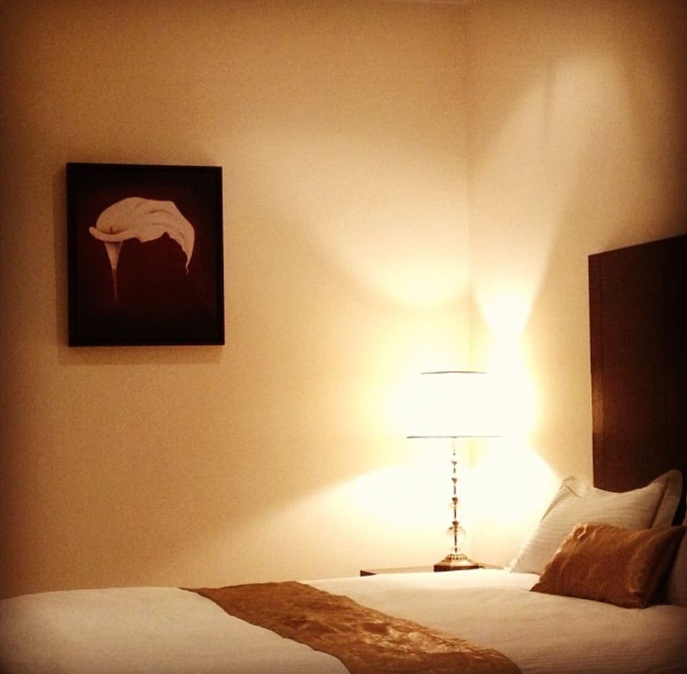 Mikhael's Hotel Executive Twin Room 2