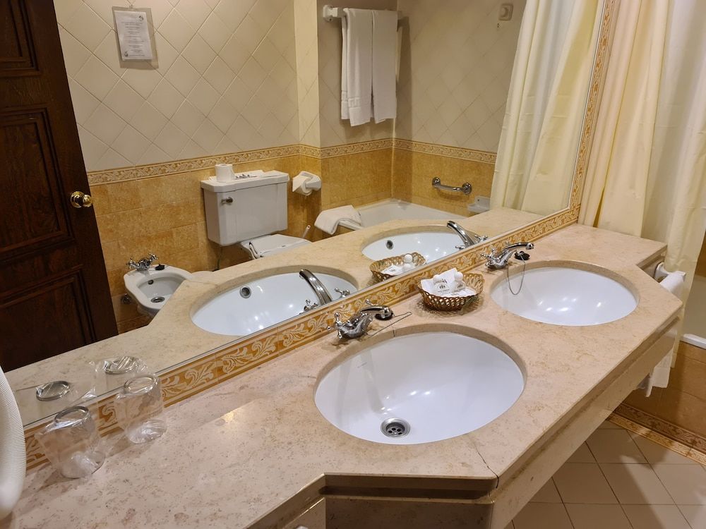 Hotel Urgeiriça Superior Twin Room 3