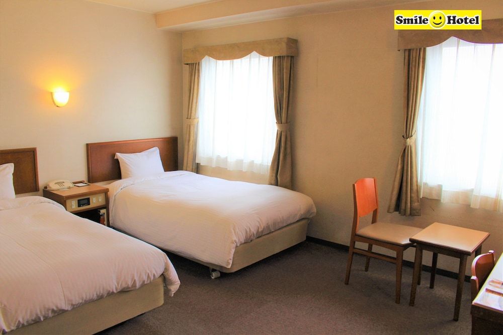 Twin Room, Smoking