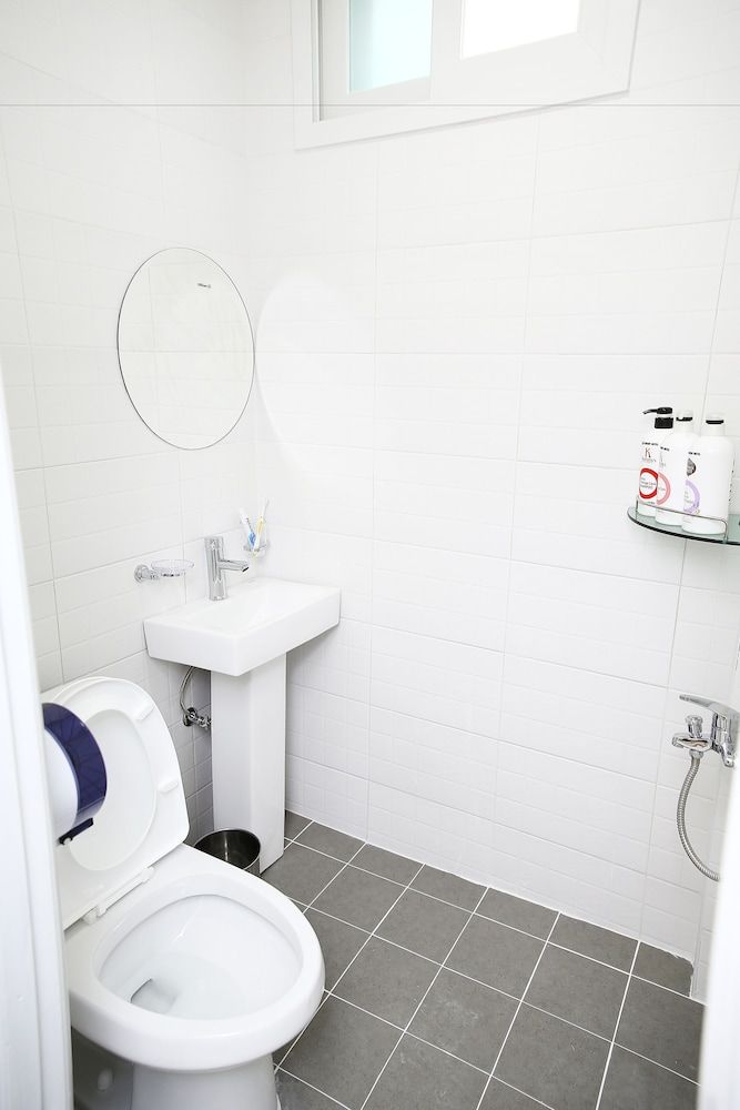 Ekonomy Hotel Gumi Double Room 7