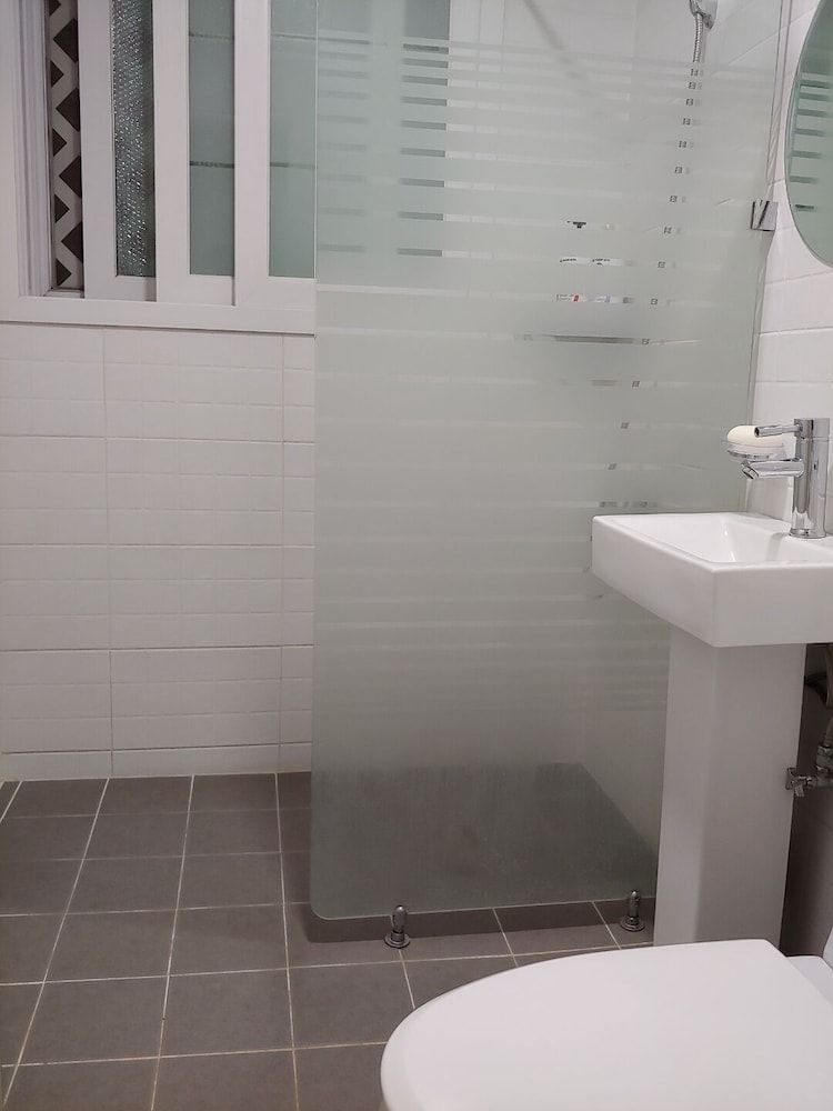 Ekonomy Hotel Gumi Double Room 6