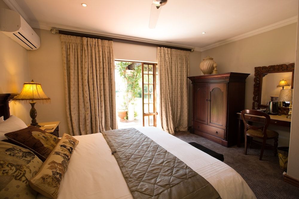 MacGregors Guest House Luxury Room 8
