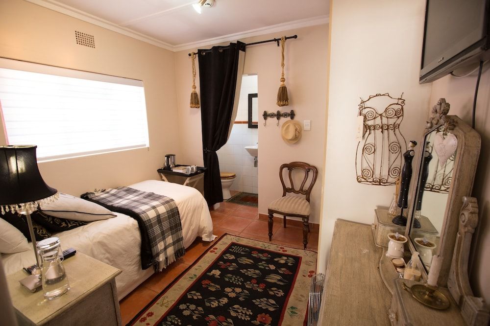 MacGregors Guest House Luxury Room 5