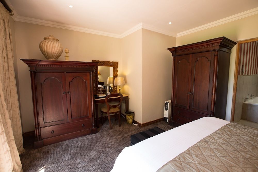 MacGregors Guest House Luxury Room 3