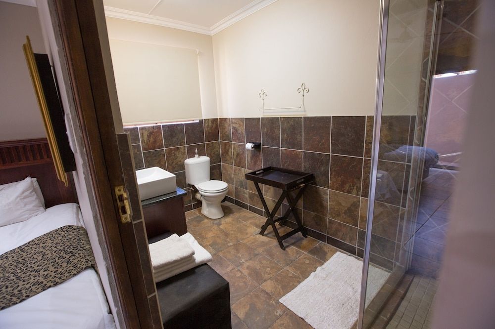 MacGregors Guest House Twin Room 2