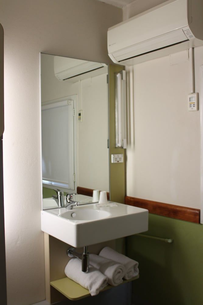 ibis budget Melbourne Airport Twin Room with Bunk Bed 8