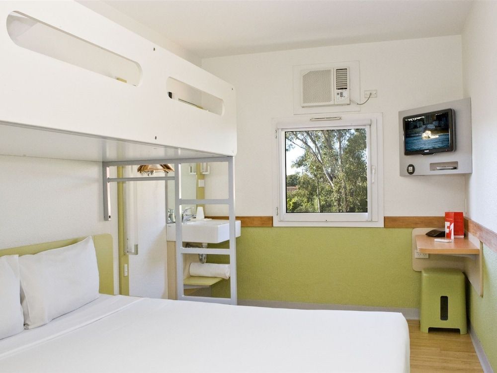 ibis budget Melbourne Airport Twin Room with Bunk Bed