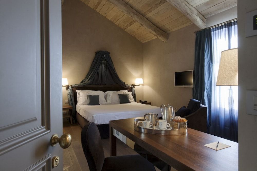 Palazzo Righini Suite, Jetted Tub 2