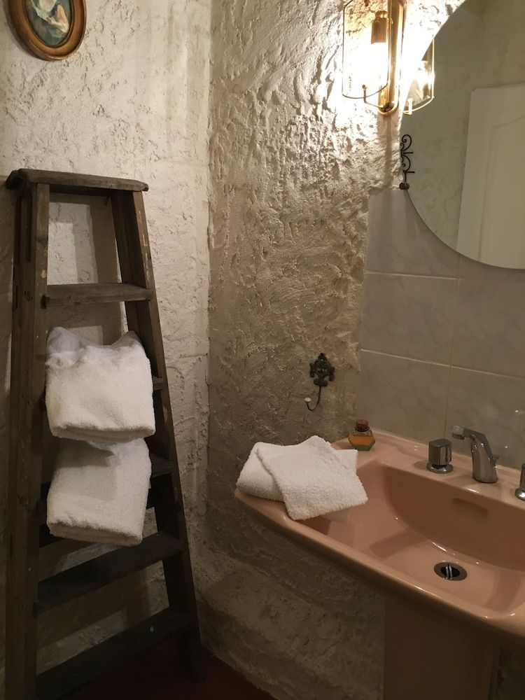 Double Room, (Private Bathroom) Côté Rue