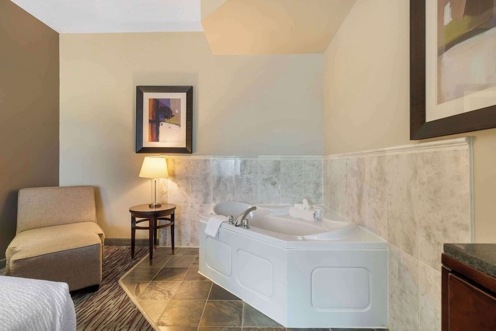 Best Western Plus Brandon Inn Suite, 1 King Bed, Non Smoking, Jetted Tub (with Sofabed) 5