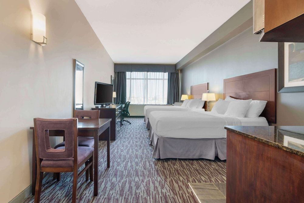 Best Western Plus Brandon Inn Standard Room, 2 Queen Beds, Non Smoking, Kitchenette 2