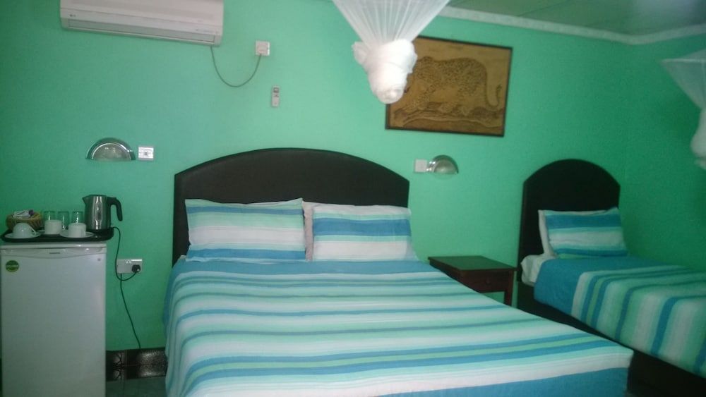 Gloria's Bed and Breakfast Family Room 5