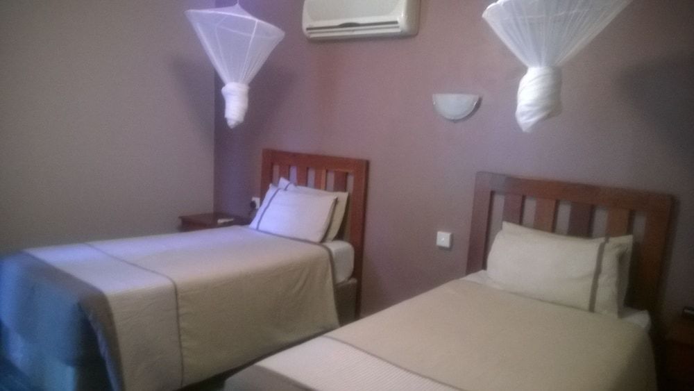 Gloria's Bed and Breakfast Twin Room 2