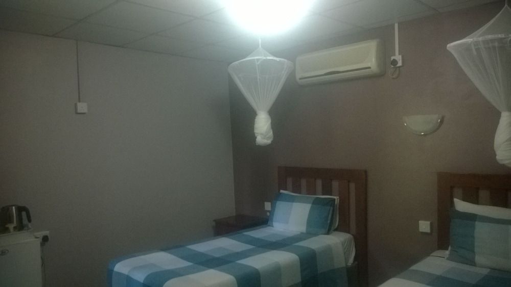 Gloria's Bed and Breakfast Twin Room 5