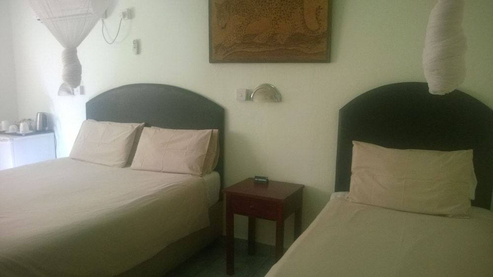 Gloria's Bed and Breakfast Family Room 4