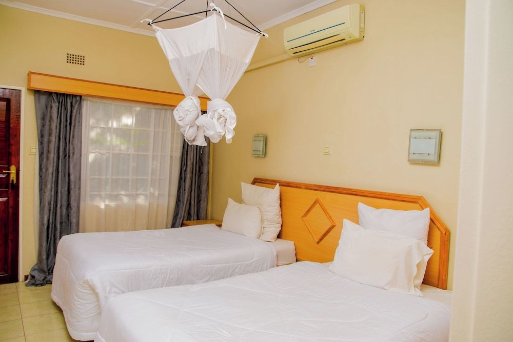 Mosi-O-Tunya Executive Lodge Twin Room 2