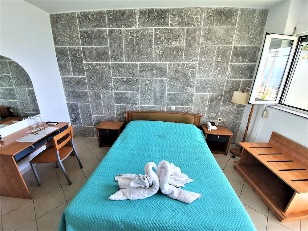 Double Room, Beachfront (Ground Floor)