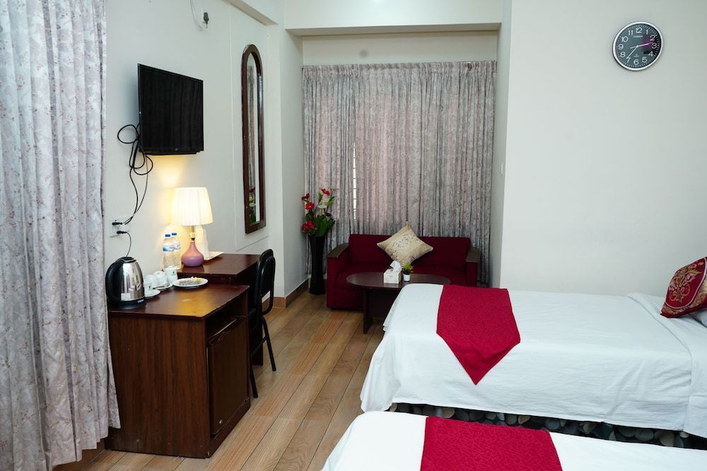 Garden Residents Uttara - Lake View Deluxe Twin Room 3