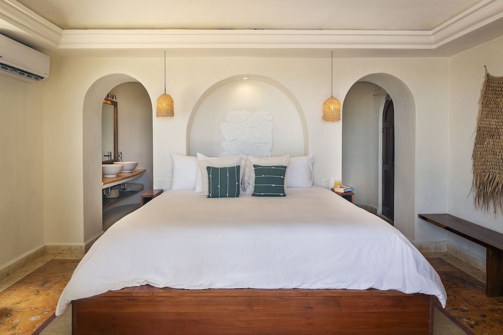 Superior, King, Beach, Ocean or Pool View, Beachfront, Balcony