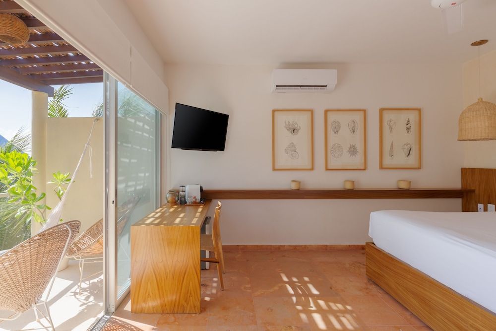 King Room, Partial Ocean View, Balcony