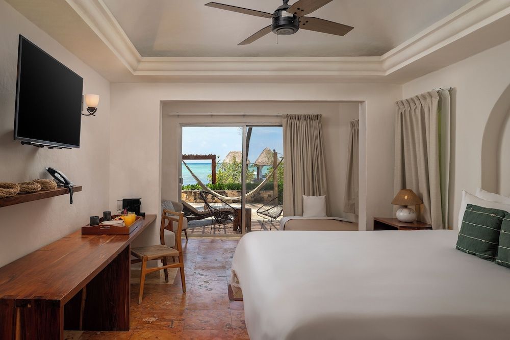 Junior Suite, Queen and Sofa Bed, Beach View, Beachfront, Balcony