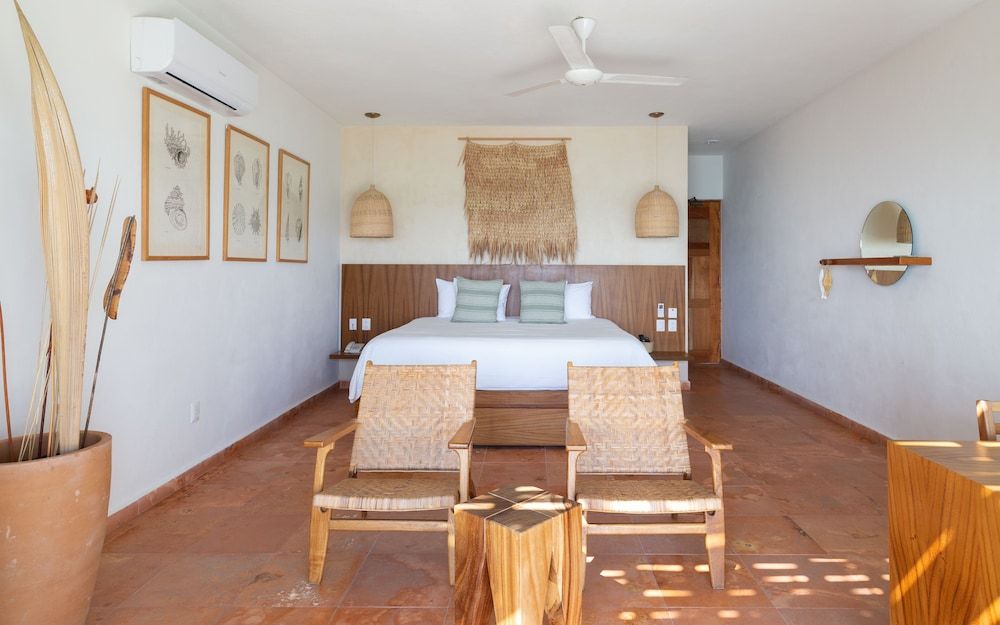 Master Suite, King and Queen, Bay or Beach View, Beachfront, Balcony, Plunge Pool