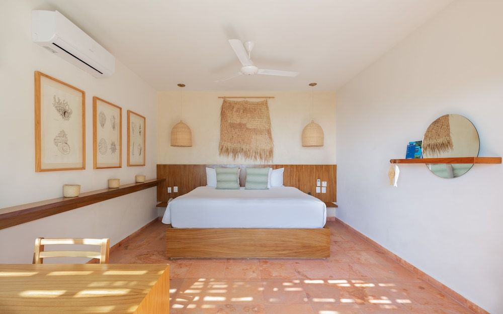 King Room, Partial Ocean View, Balcony
