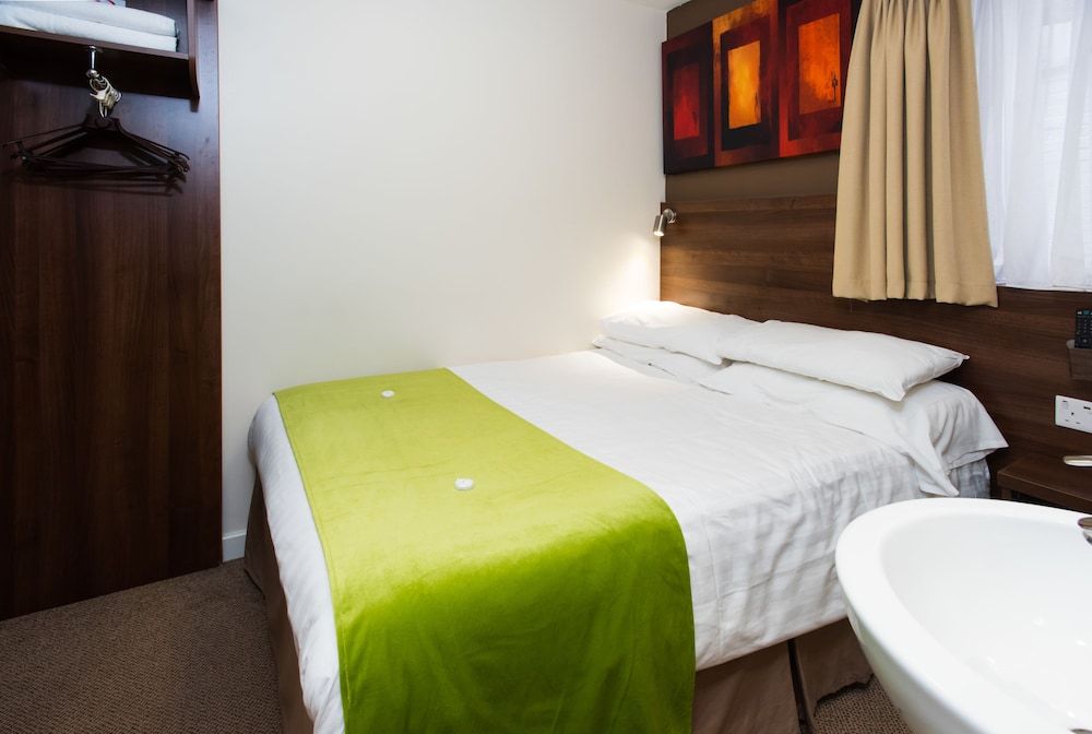 Marble Arch Inn Hotel Double Room, Shared Bathroom 3