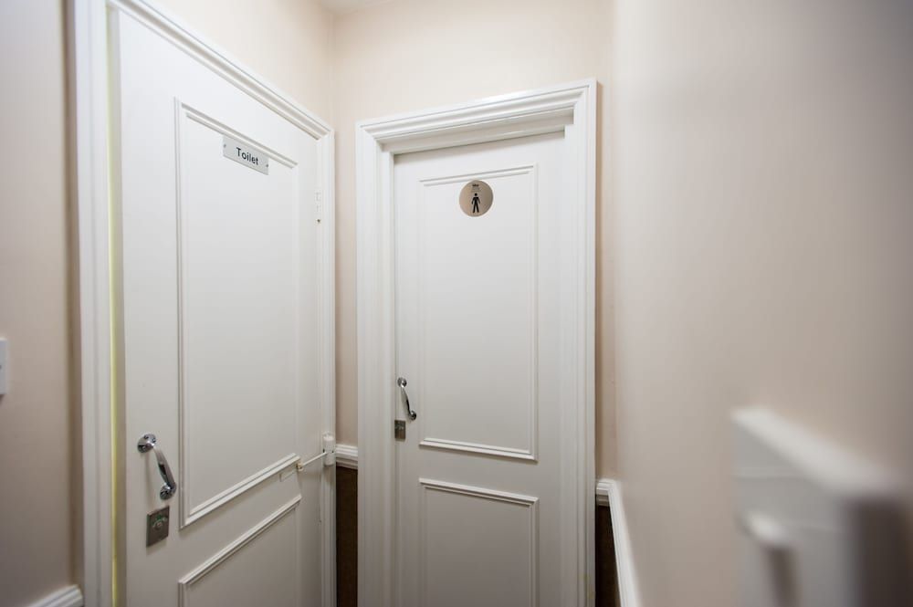 Marble Arch Inn Hotel Double Room, Shared Bathroom 7