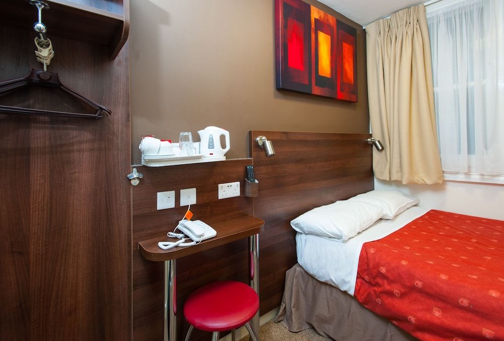 Marble Arch Inn Hotel Double Room, Shared Bathroom