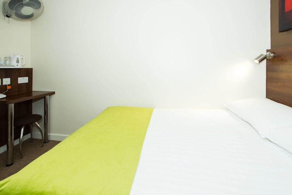 Marble Arch Inn Hotel Double Room, Shared Bathroom 5