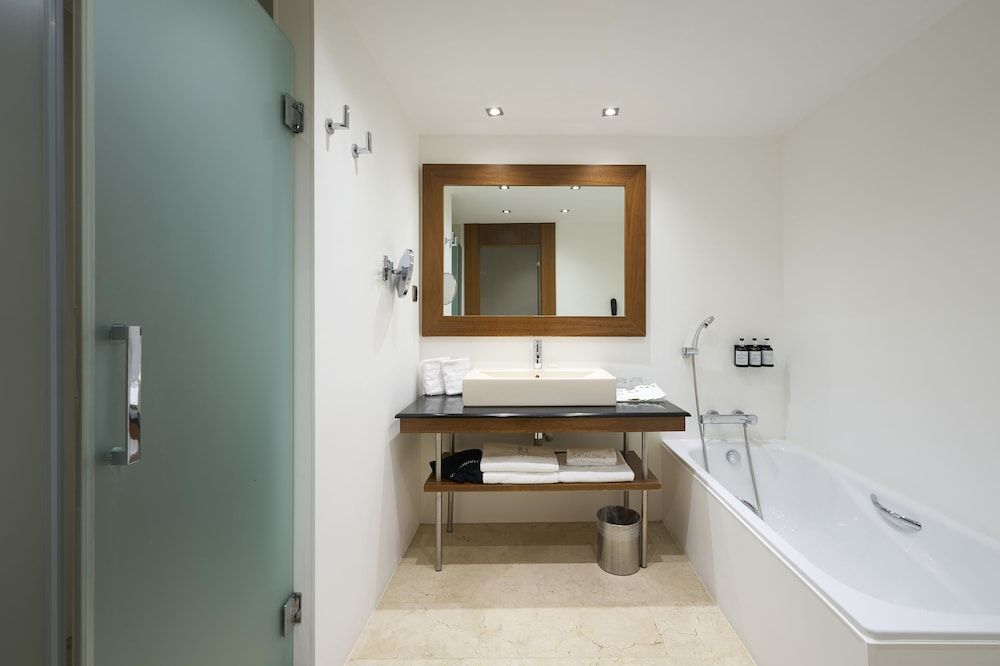 Catalonia Ramblas Double Room 4