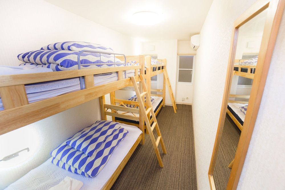 4-Bed Mixed Dorm (Shared Bathroom)