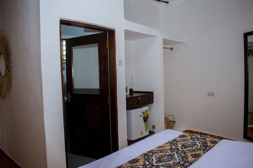 Antonio Beach Hotel and Spa Comfort Bungalow, 1 King Bed, Accessible, Ocean View 6