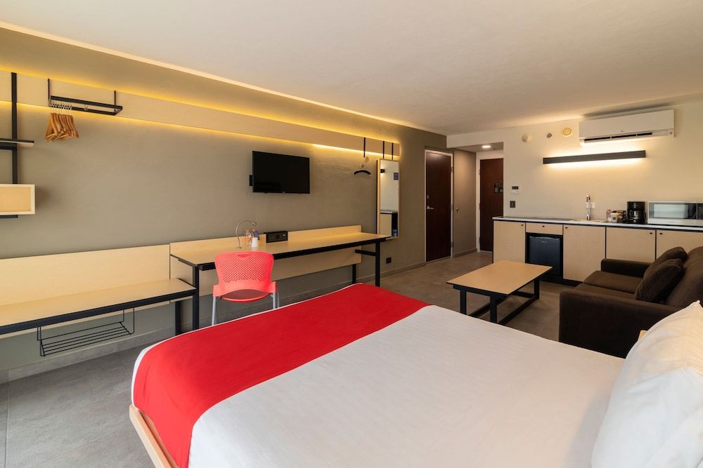 City Express by Marriott Chetumal Superior Room, 1 Queen Bed with Sofa bed 2