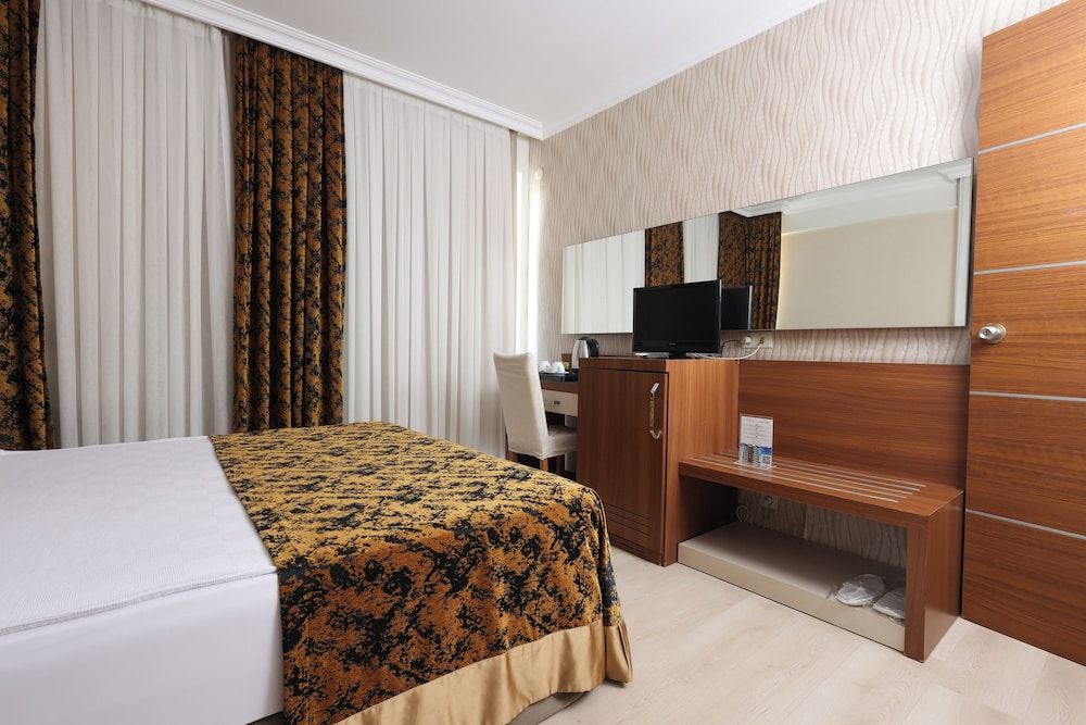 Family Room, City View