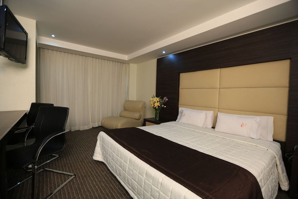 undefined Hotel Astor 6
