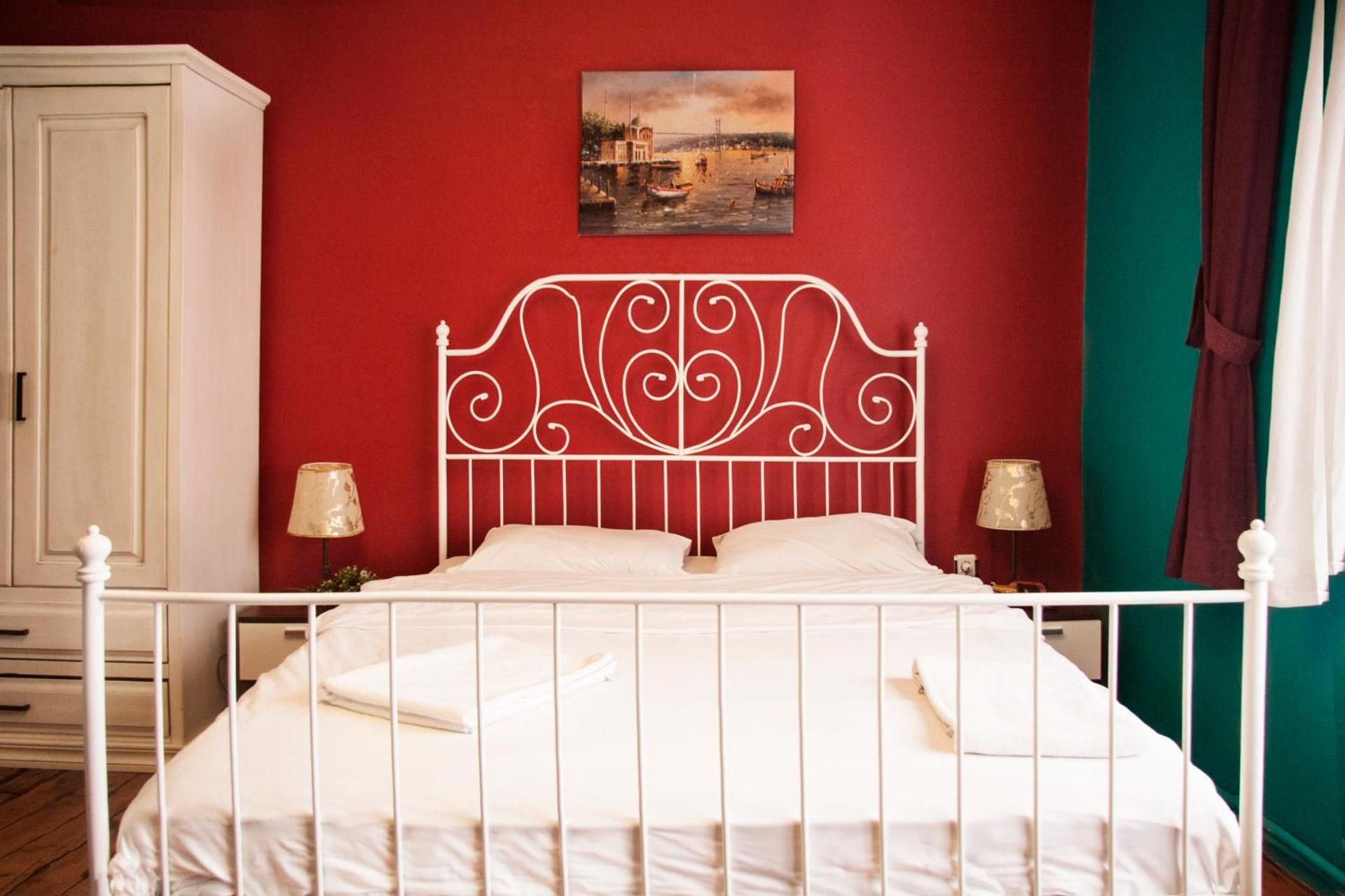 Single Room with Shared Bathroom