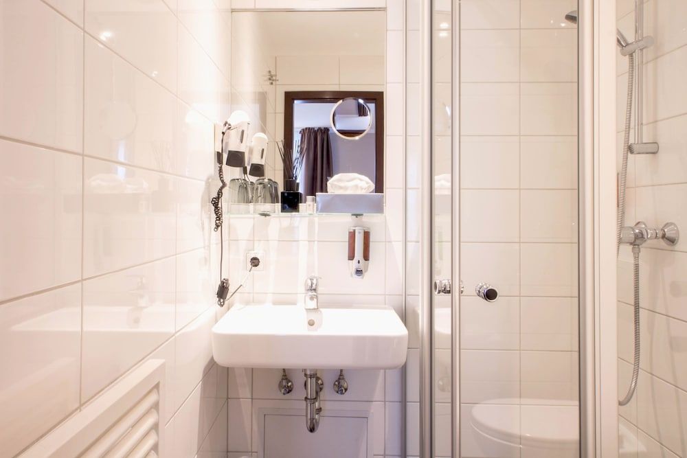 Hotel Delta am Potsdamer Platz Triple Room 13